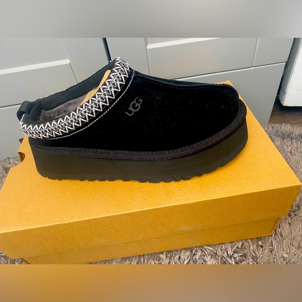 UGG TAZZ Platform Slippers Black Suede NEW